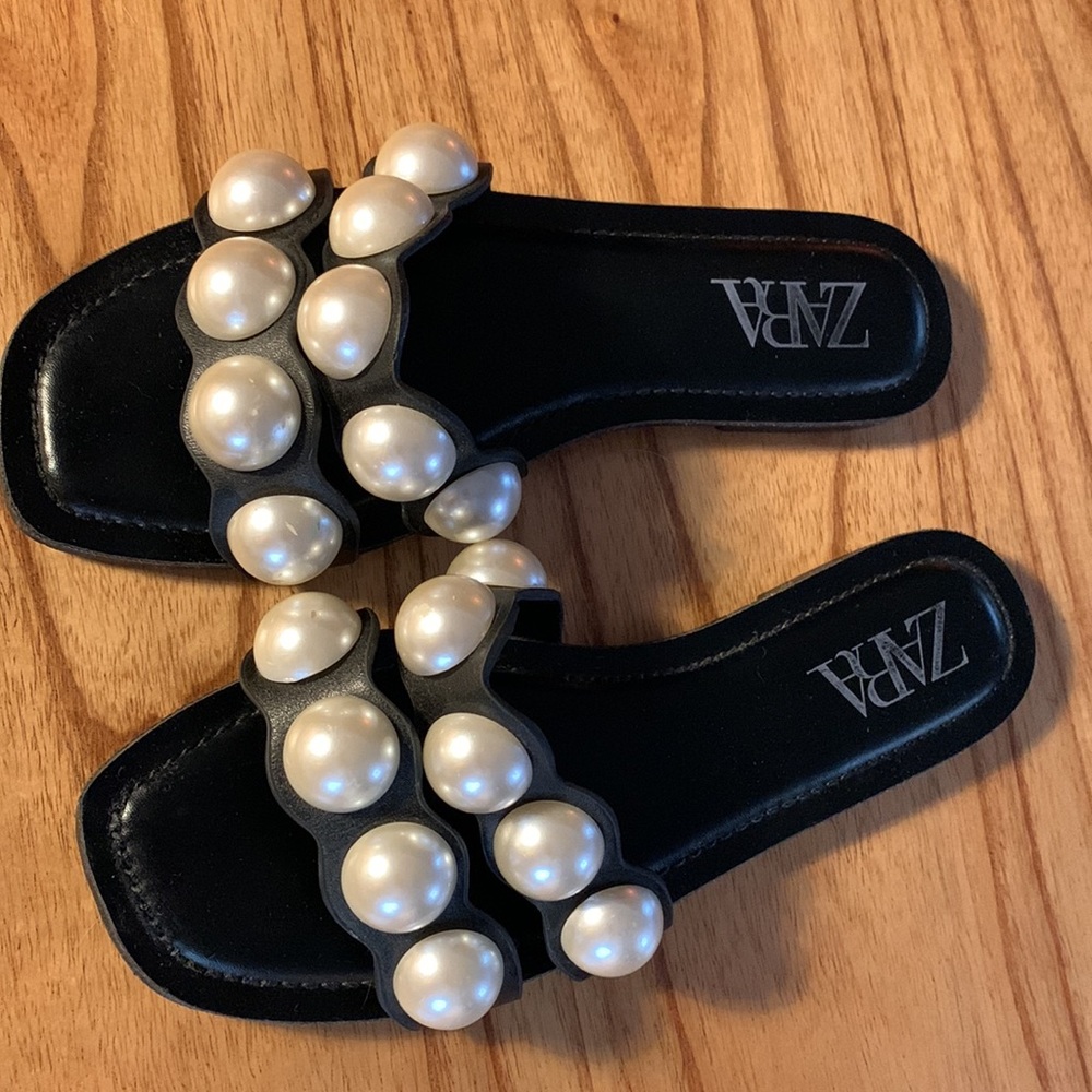 Zara Jumbo Pearl Leather Sandals